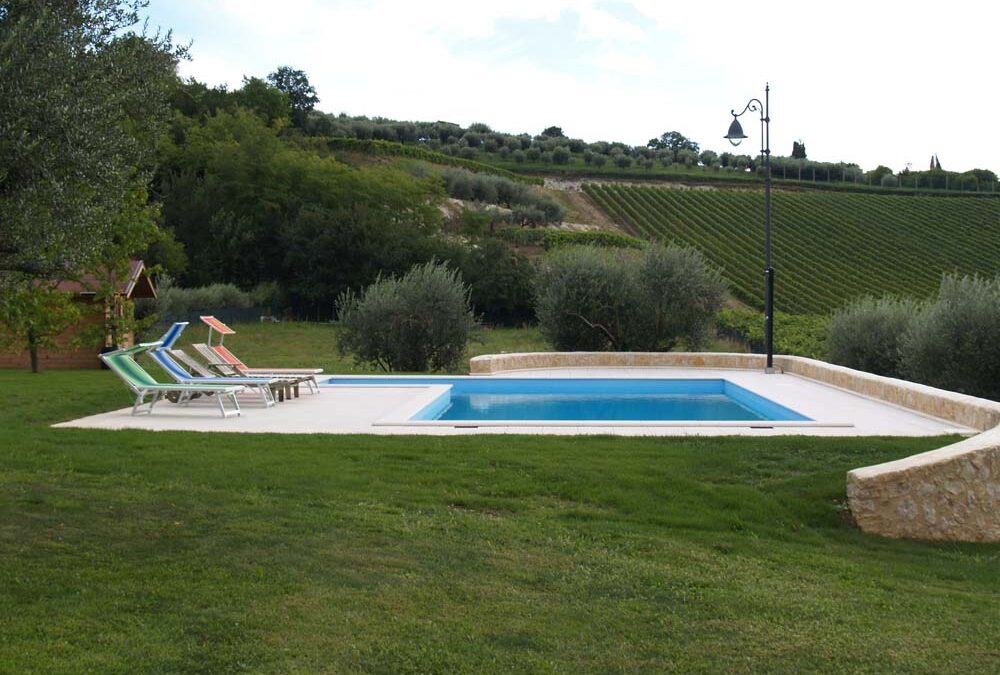 QUALI SONO GLI ACCESSORI INDISPENSABILI DI UNA PISCINA?