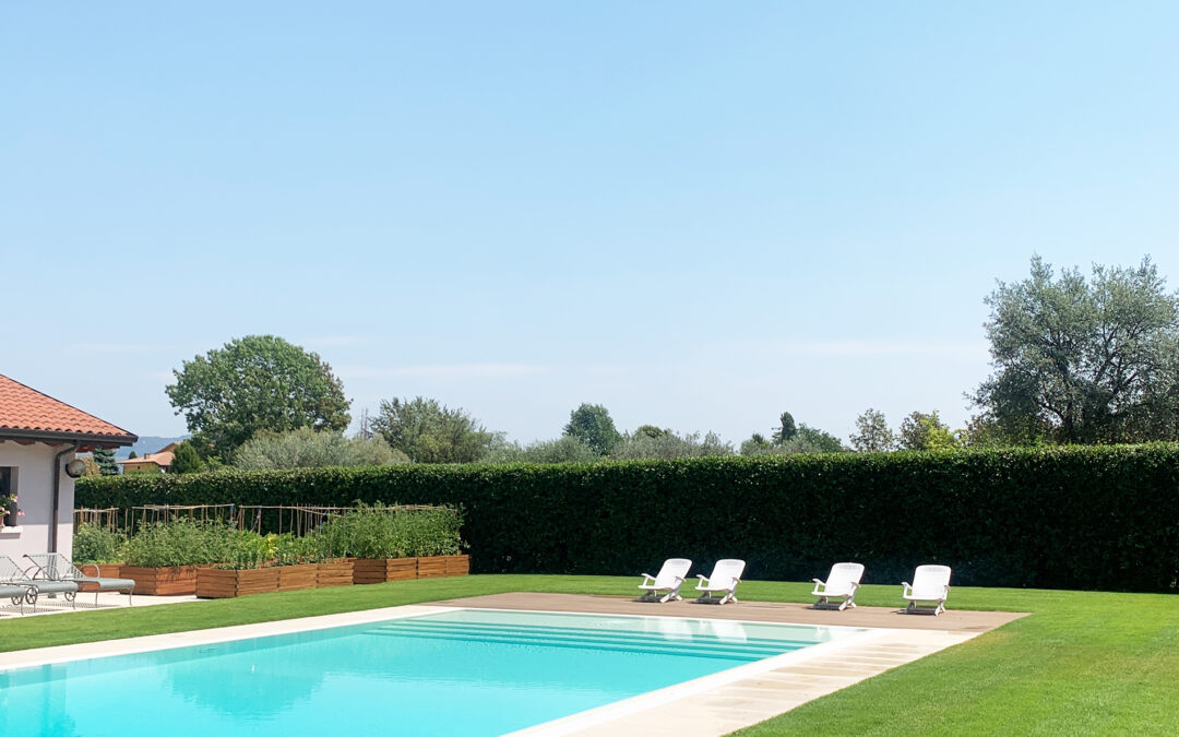 Piscina a sfioro
